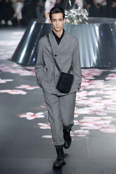 Look 3